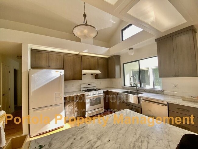 Building Photo - 3833 Cherryvale Ave