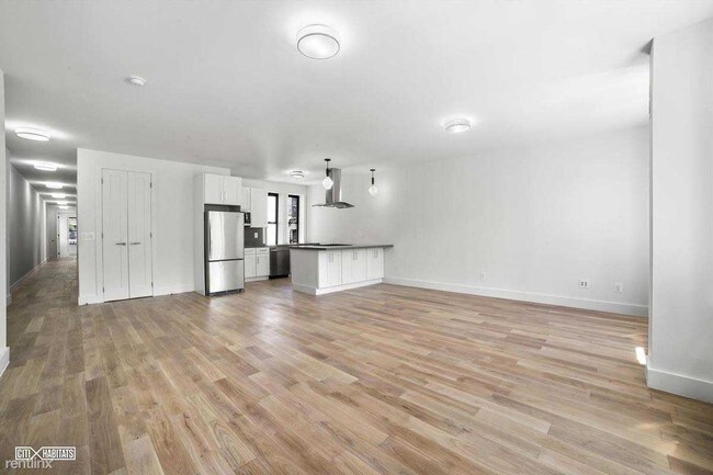 Building Photo - 207 W 110th St