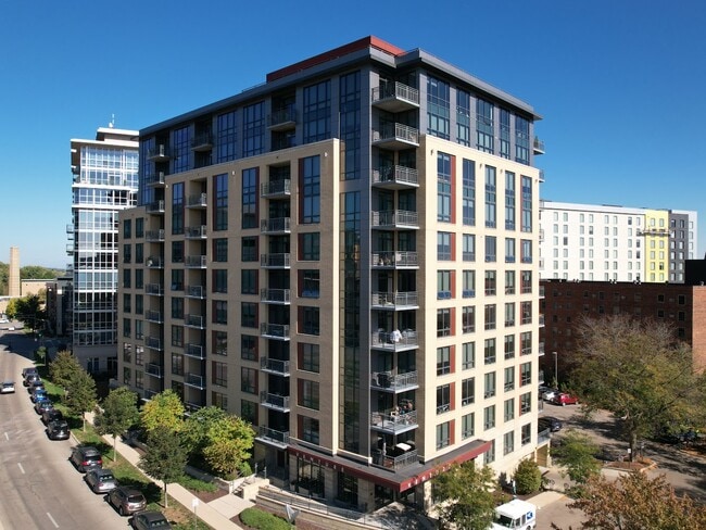 Building Photo - Venture Luxury High Rise