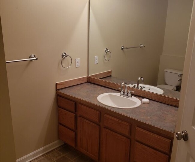 Building Photo - Renovated Ranch!