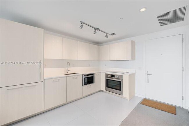 Photo - 501 NE 31st St Apartment