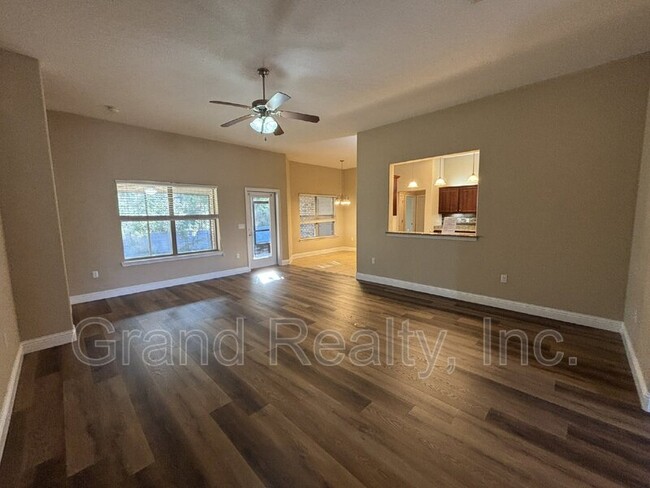 Foto del edificio - 9629 Meadow Wood Ln