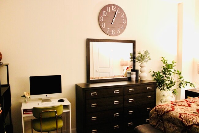 Foto del edificio - 201 N Elm St