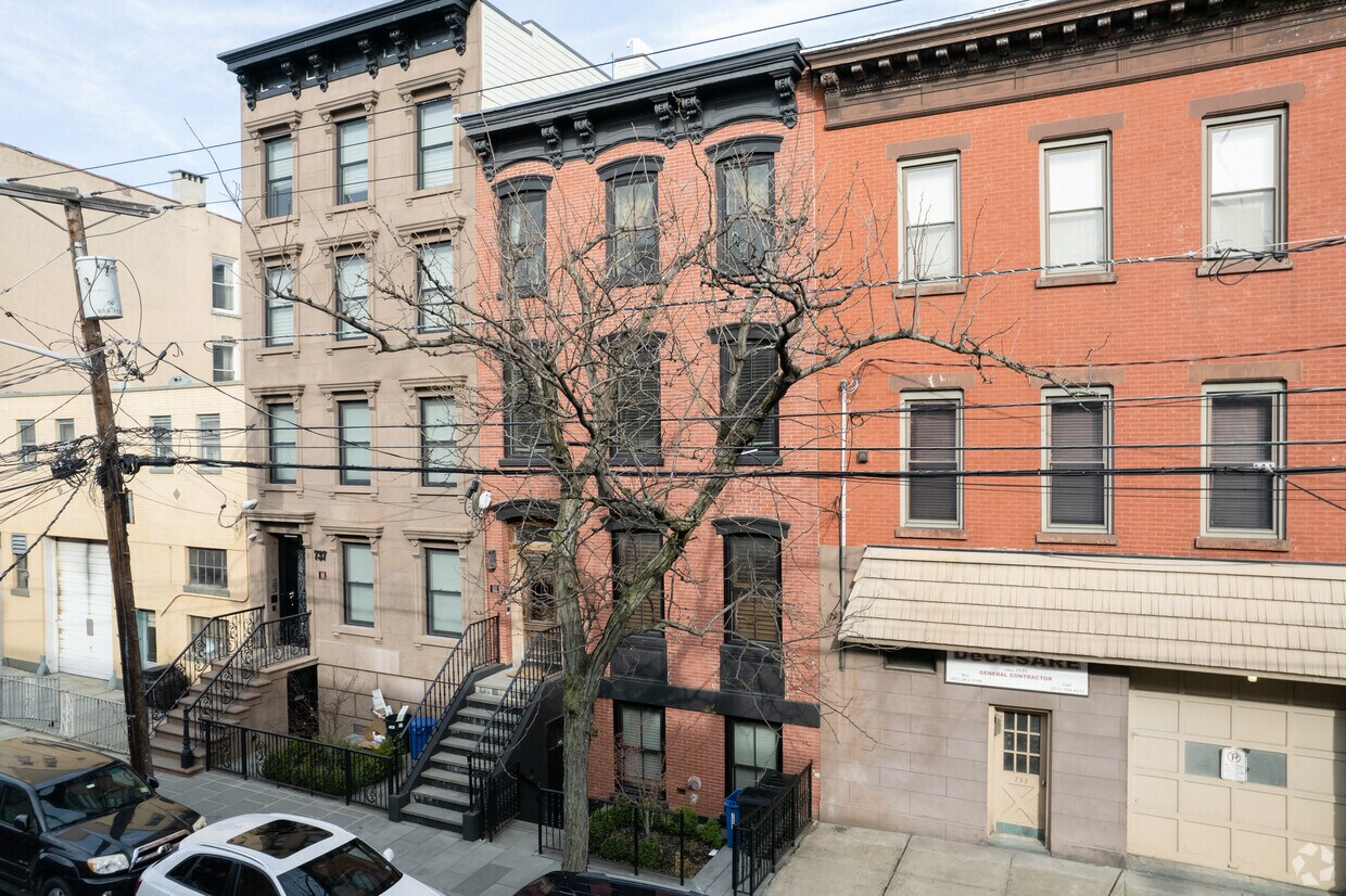 Foto principal - 735 Garden St