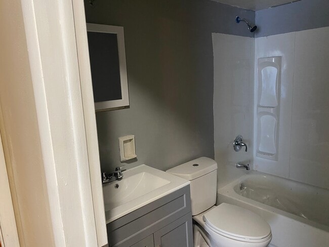 Building Photo - 220-226 S Smithville Rd