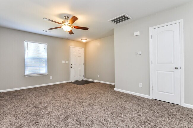 Building Photo - 531 Randolph Dr