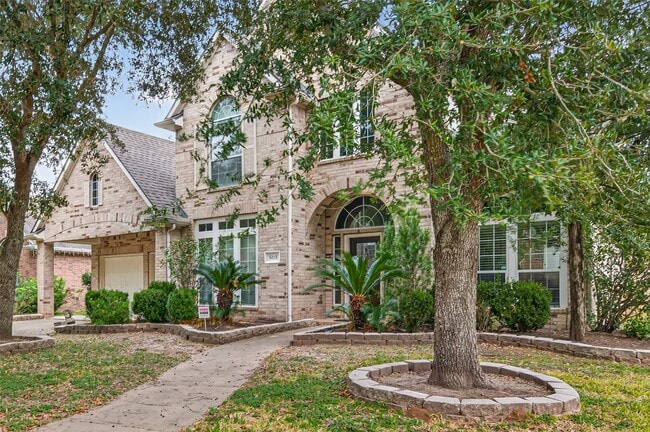 Foto del edificio - 5215 Field Briar Ln