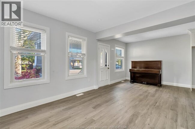 Building Photo - 955 Pillette Rd