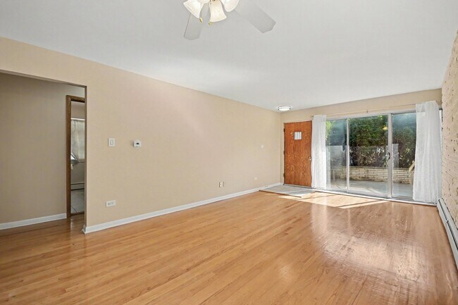 Foto del edificio - 1245 N La Grange Rd
