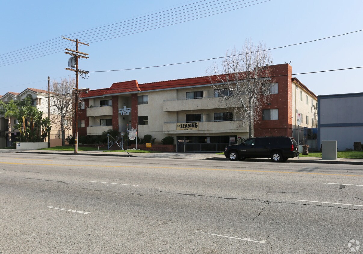 Primary Photo - Castle Court