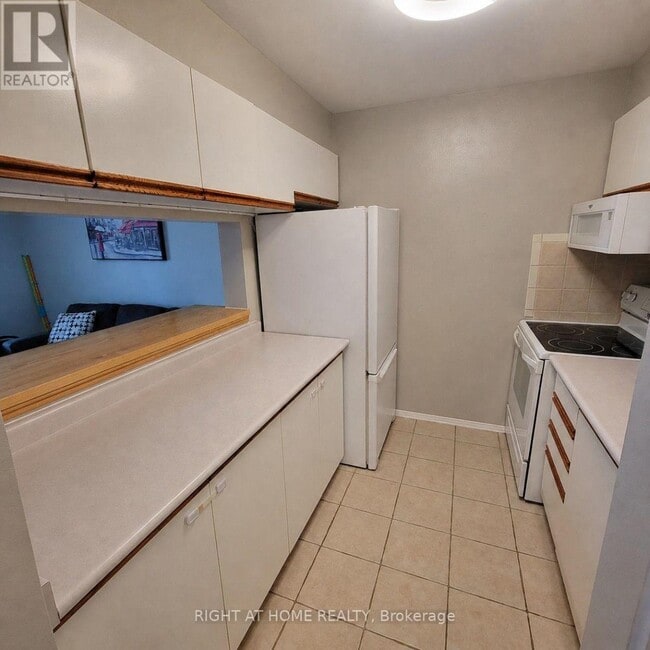 Building Photo - 260 Brittany Dr