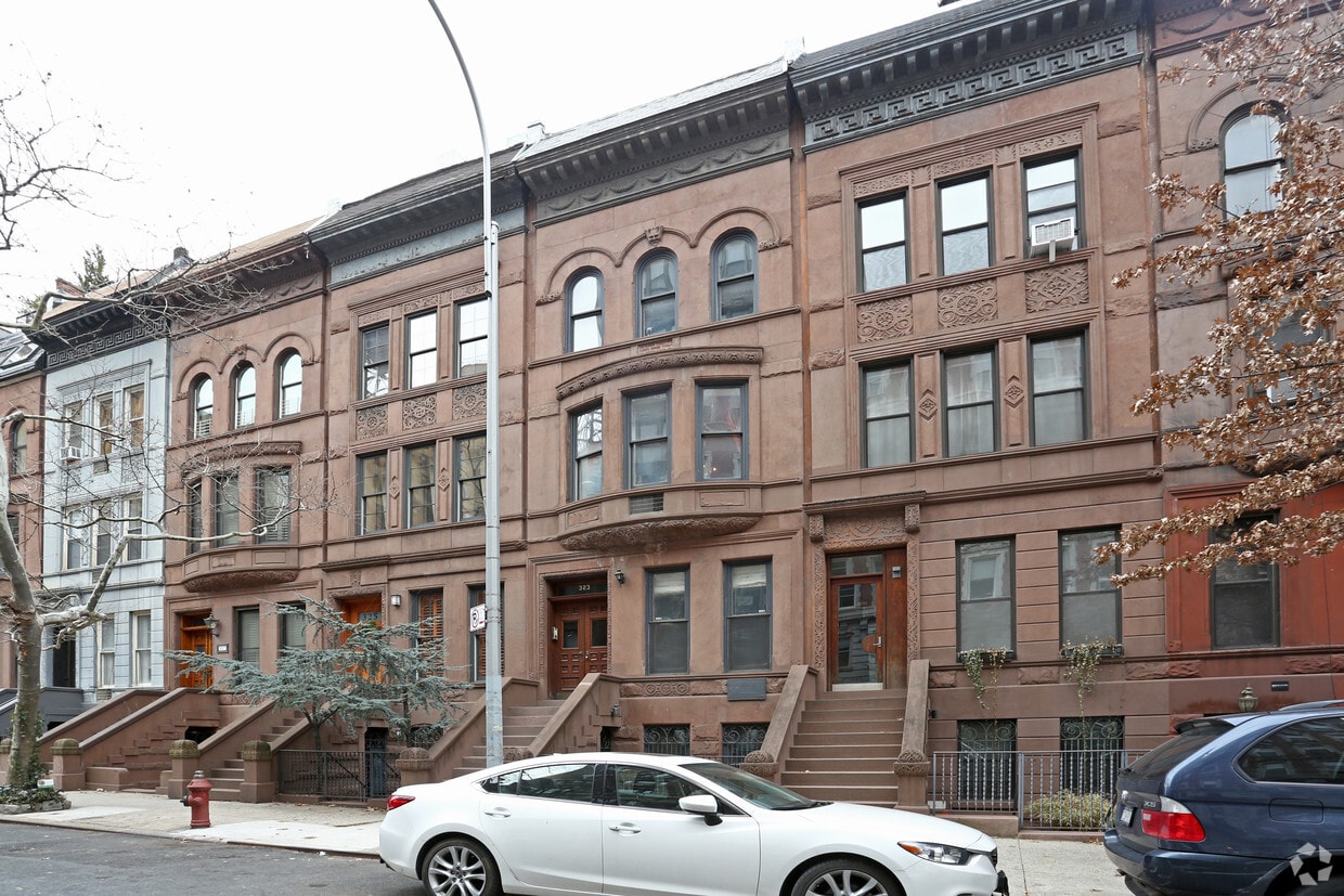 Building Photo - 323 W 84th St