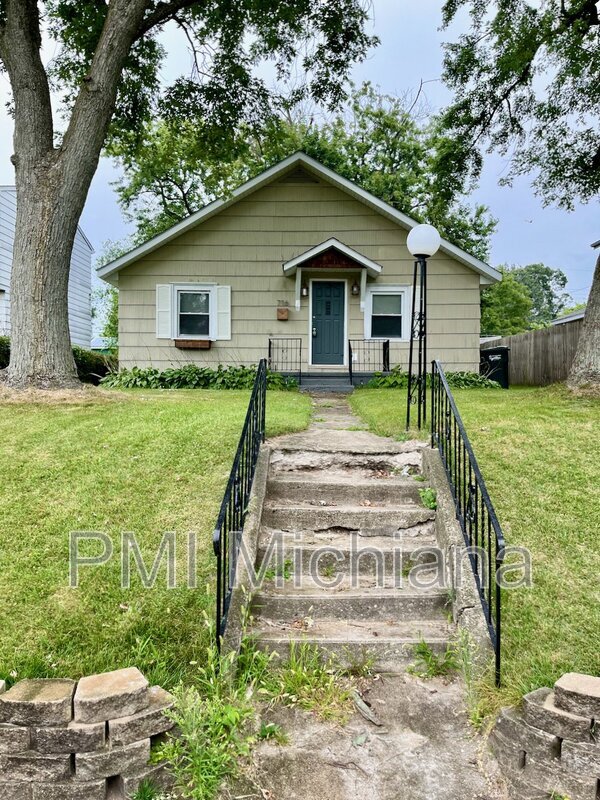 Building Photo - 716 S 36th St