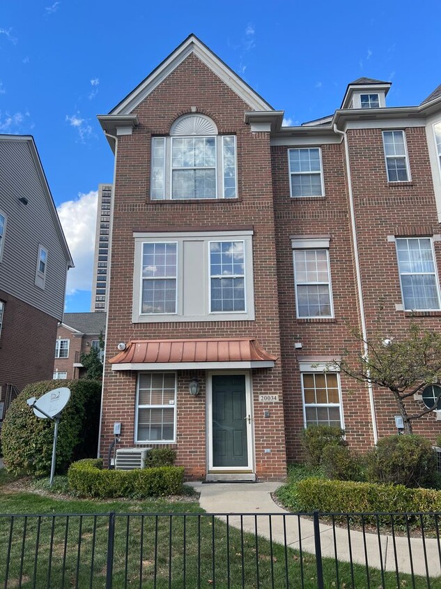 Foto principal - Coming 11/2024 Beautiful Southfield Condo