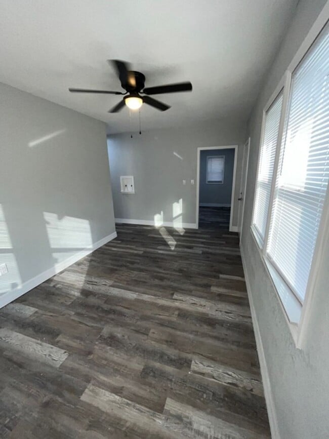 Building Photo - One bedroom One bath - Bartow