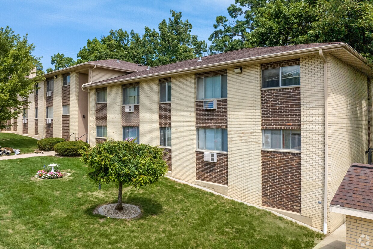 Executive East Apartments Apartments in Monona, WI