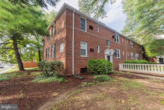 Building Photo - 100 N George Mason Dr