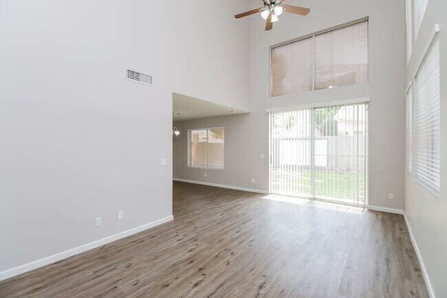 Foto del edificio - 3719 E Inverness Ave