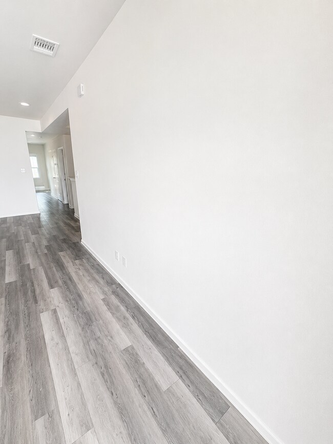 Foto del edificio - AVAILABLE NOW; APPLY ON OUR WEBSITE TODAY!!!