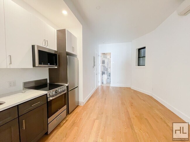 Building Photo - DEKALB AVENUE / Clinton Hill / 1-Bed 1-Bat...