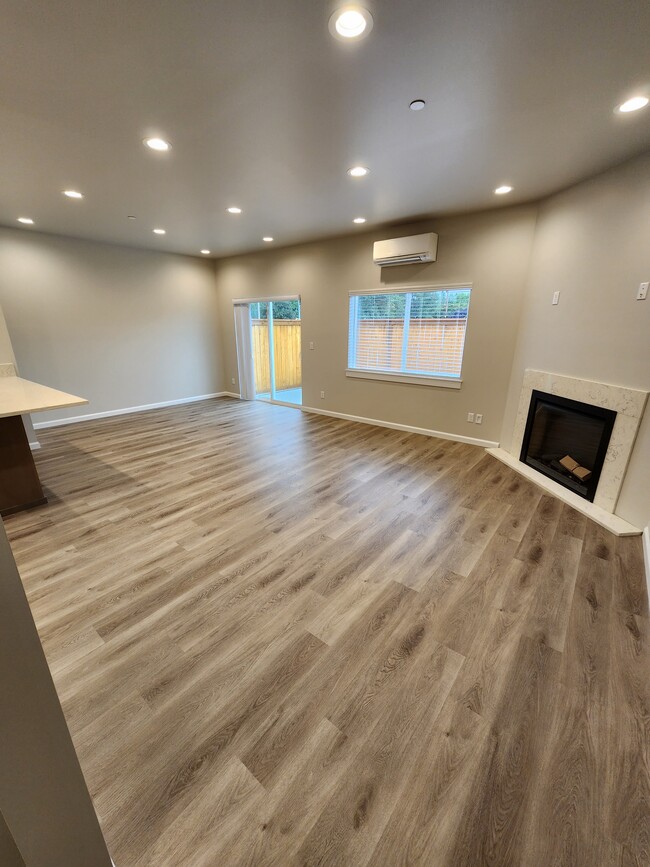 Foto del edificio - 14916 Canyon Rd E