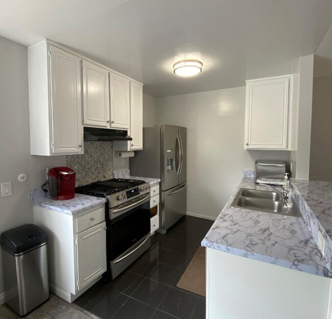 Building Photo - 1030A Cabrillo Park Dr