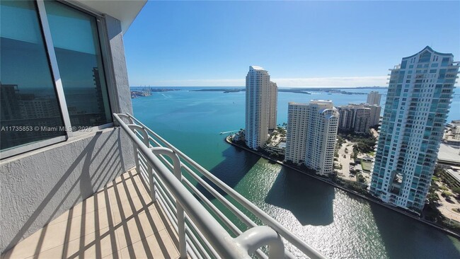 Foto del edificio - 325 S Biscayne Blvd