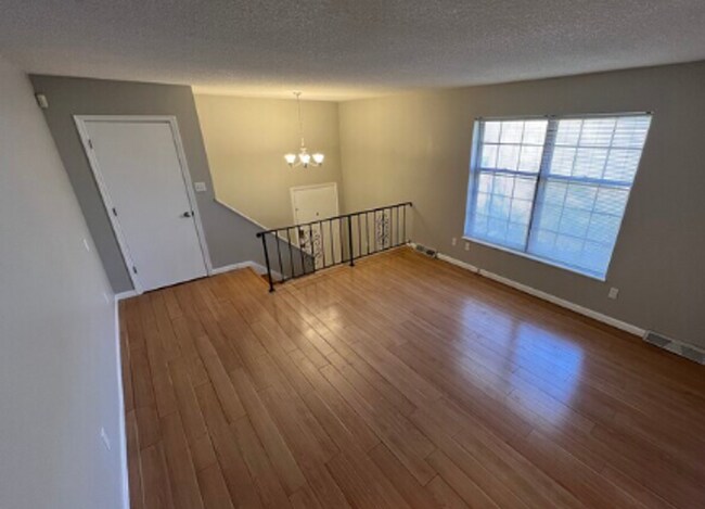 Foto del edificio - 5817 Farley Ave
