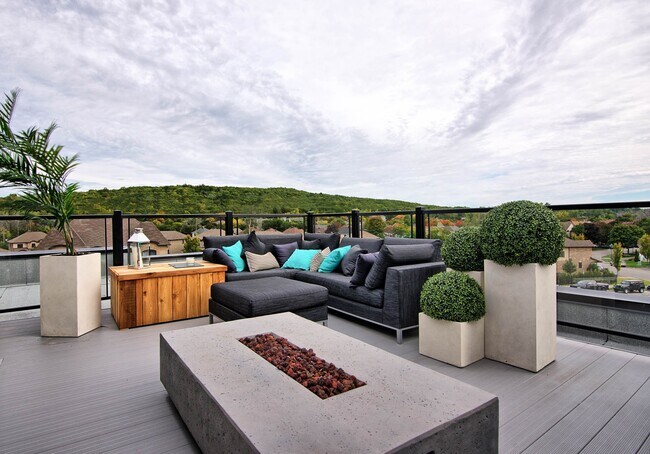 Building Photo - Plateau du parc