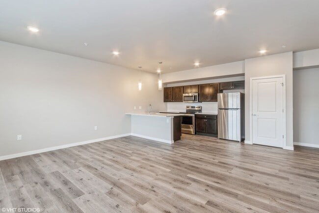 Building Photo - Big Ben Townhomes - 2 Bedroom/1.5 Bathroom