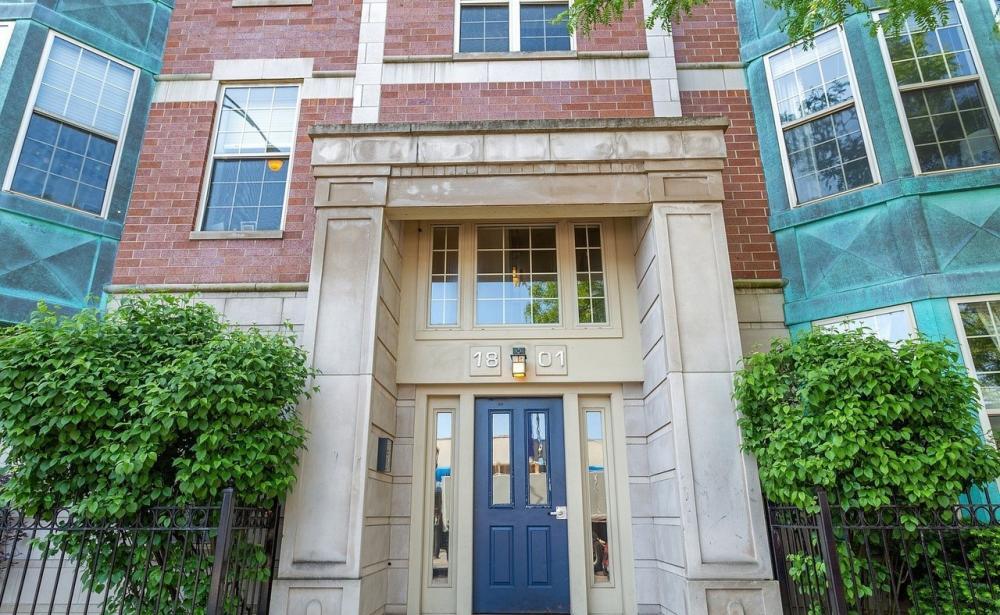 Primary Photo - 2 bedroom in Chicago IL 60613