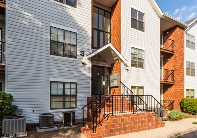 Building Photo - 36 Boulder Dr