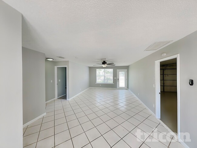 Building Photo - 5513 3rd Avenue Plaza W