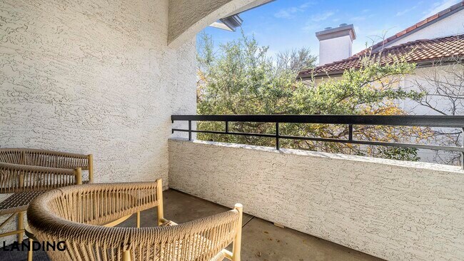 Foto del edificio - 3201 Duval Rd