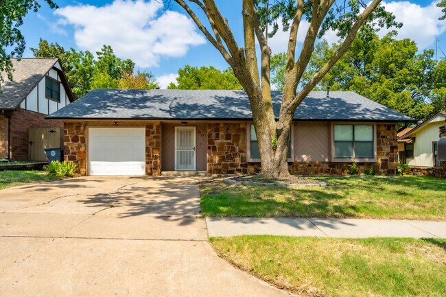 Building Photo - 3 Bed / 2 Bath in Tulsa!