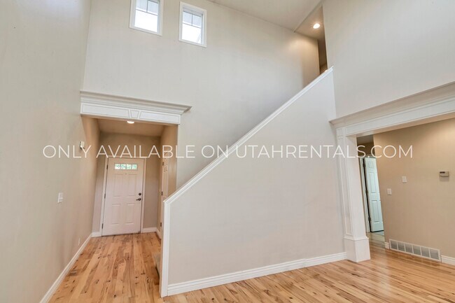Building Photo - 1270 Alpine Loop