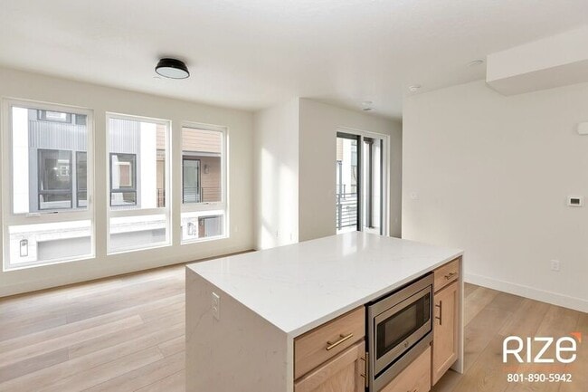Building Photo - 532 S 500 E