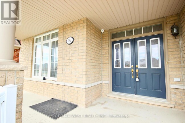 Building Photo - 152 The Queensway