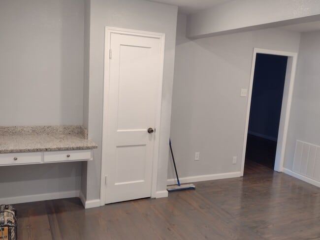 Building Photo - 219 Notre Dame Dr