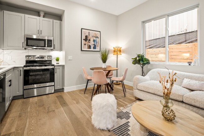 Building Photo - 4025 Jason St