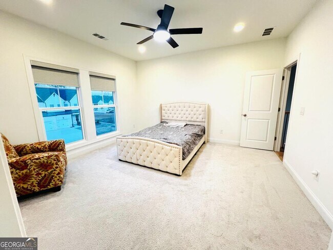 Building Photo - 6570 Pond Vw Dr