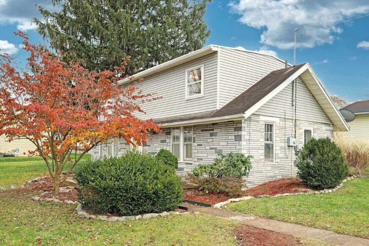 Foto principal - Beautiful 3 Bedroom, 1.5 Bath in Colonial West York!