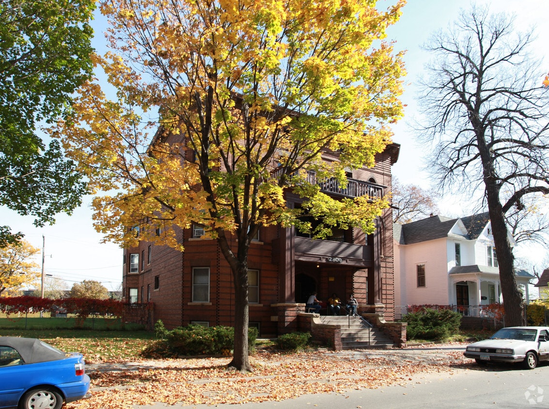 Building Photo - 2809 Stevens Ave S