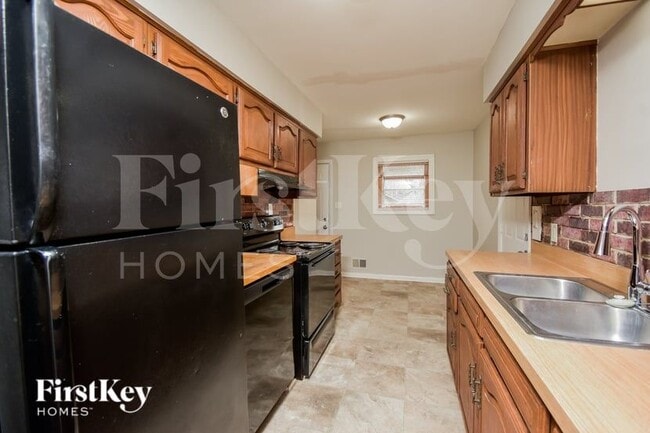 Building Photo - 5602 Culver St