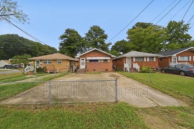 Building Photo - 430 Greenbriar Ave