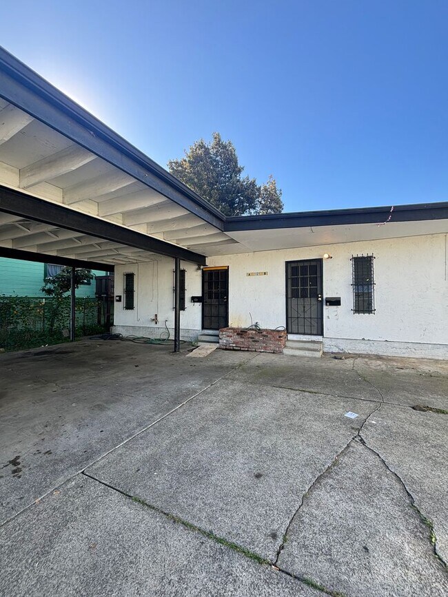 Building Photo - 1119 Florida St