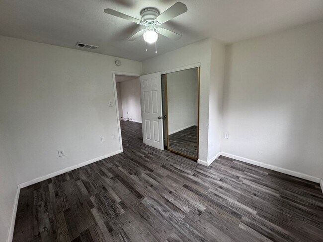 Foto del edificio - Cozy two bedroom 1 bathroom home