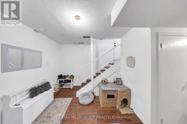 Building Photo - 897 Liverpool Rd