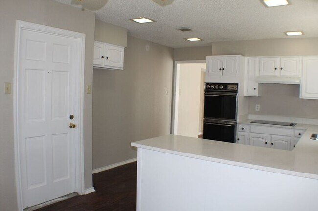 Building Photo - 13233 Fall Manor Dr