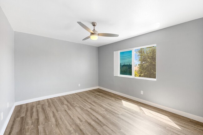 Foto del edificio - 1539 Pumalo St E